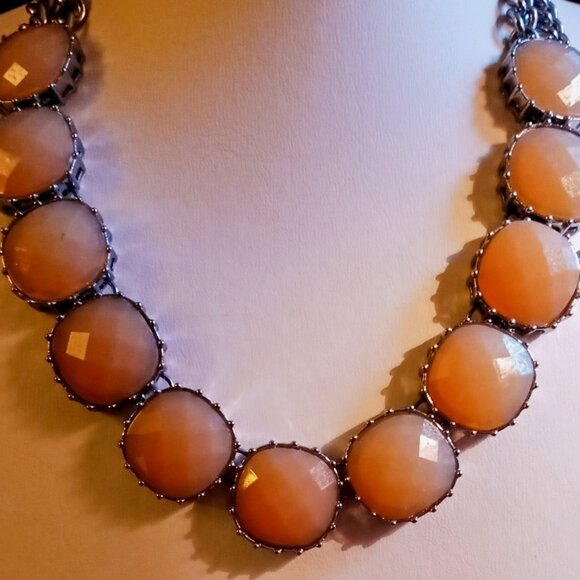 Elegant Rose Faceted Geometric Stones Bib Statement Necklace Silver Accents - Picture 10 of 14